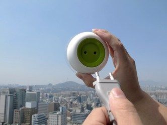 enchufe de lua que utiliza energía solar