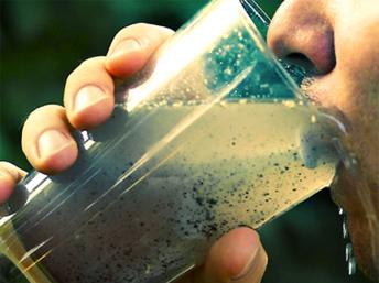 la contaminación del agua por el petróleo