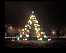arbol de navidad con materiales reciclados