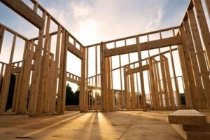 Una vivienda fabricada con una estructura de madera. La madera es uno de los materiales más sostenibles utilizados para la construcción