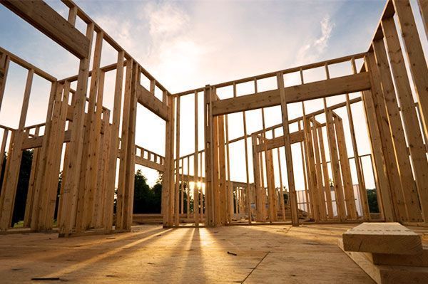 Una vivienda fabricada con una estructura de madera. La madera es uno de los materiales más sostenibles utilizados para la construcción